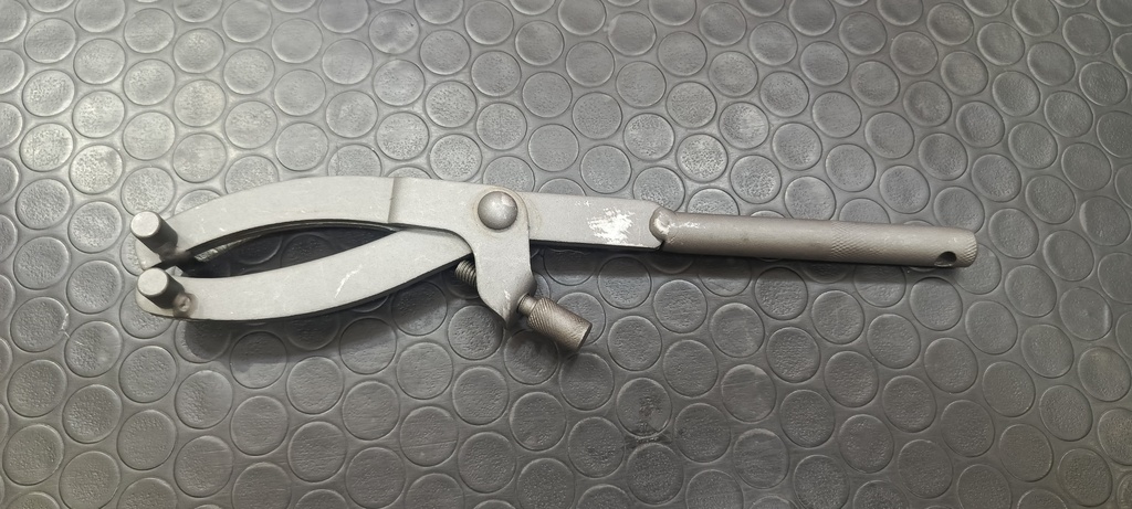 LLAVE FIJACION ASPA RULERA 